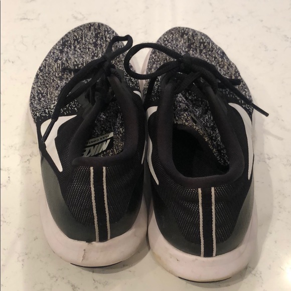 Nike shoes - Picture 2 of 3